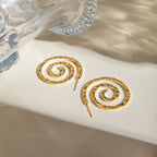 18K guldbelagte, hammerede korncirkelspiralpunkøreringe Trendy anløbssikker dangle geometriske øreringe til kvinders mode