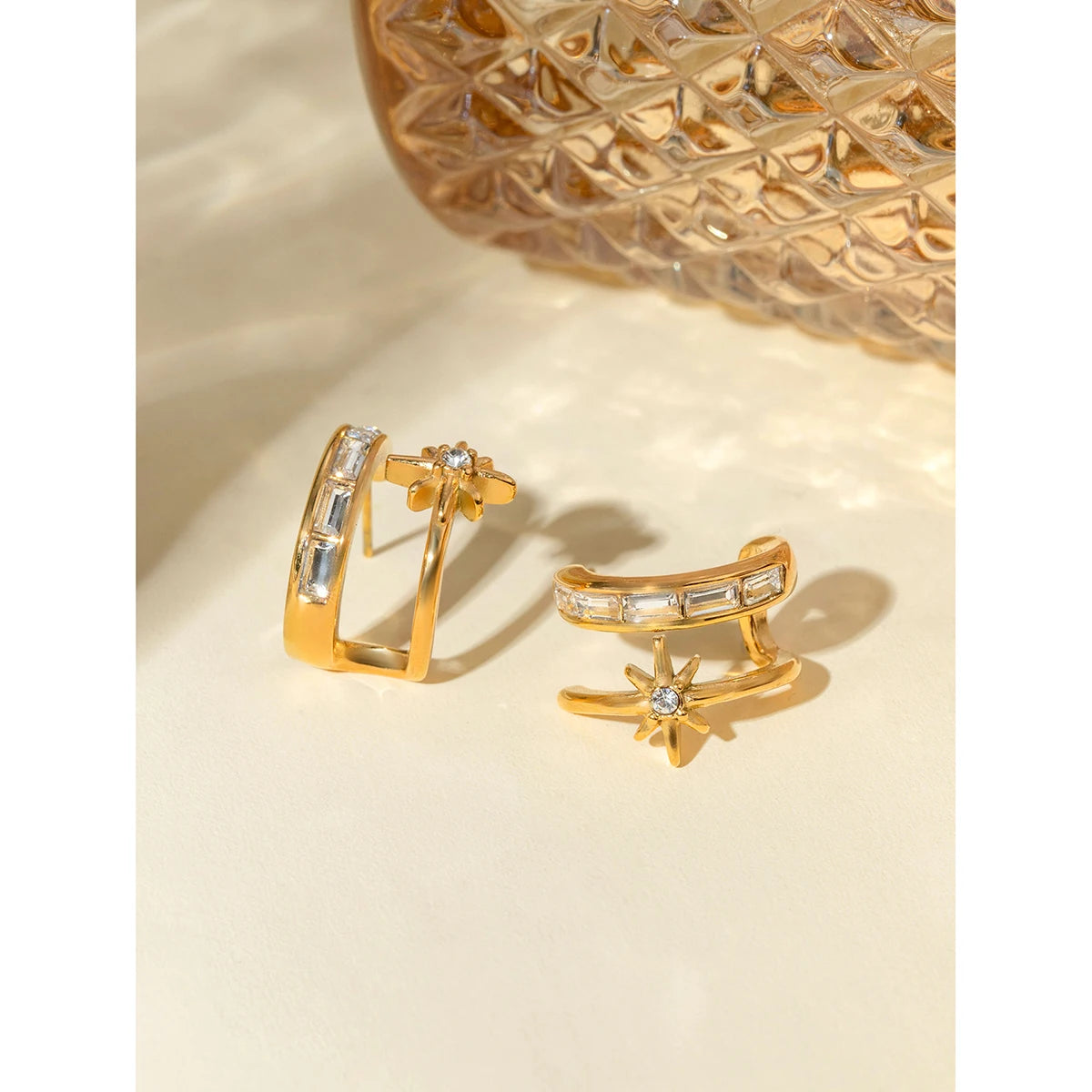 18K PVD-beschichtete Edelstahl-Halbmond-hohle bunte Zirkone Stern-Ohrringe wasserdicht trendige Damen exquisite Schmuck Bijoux