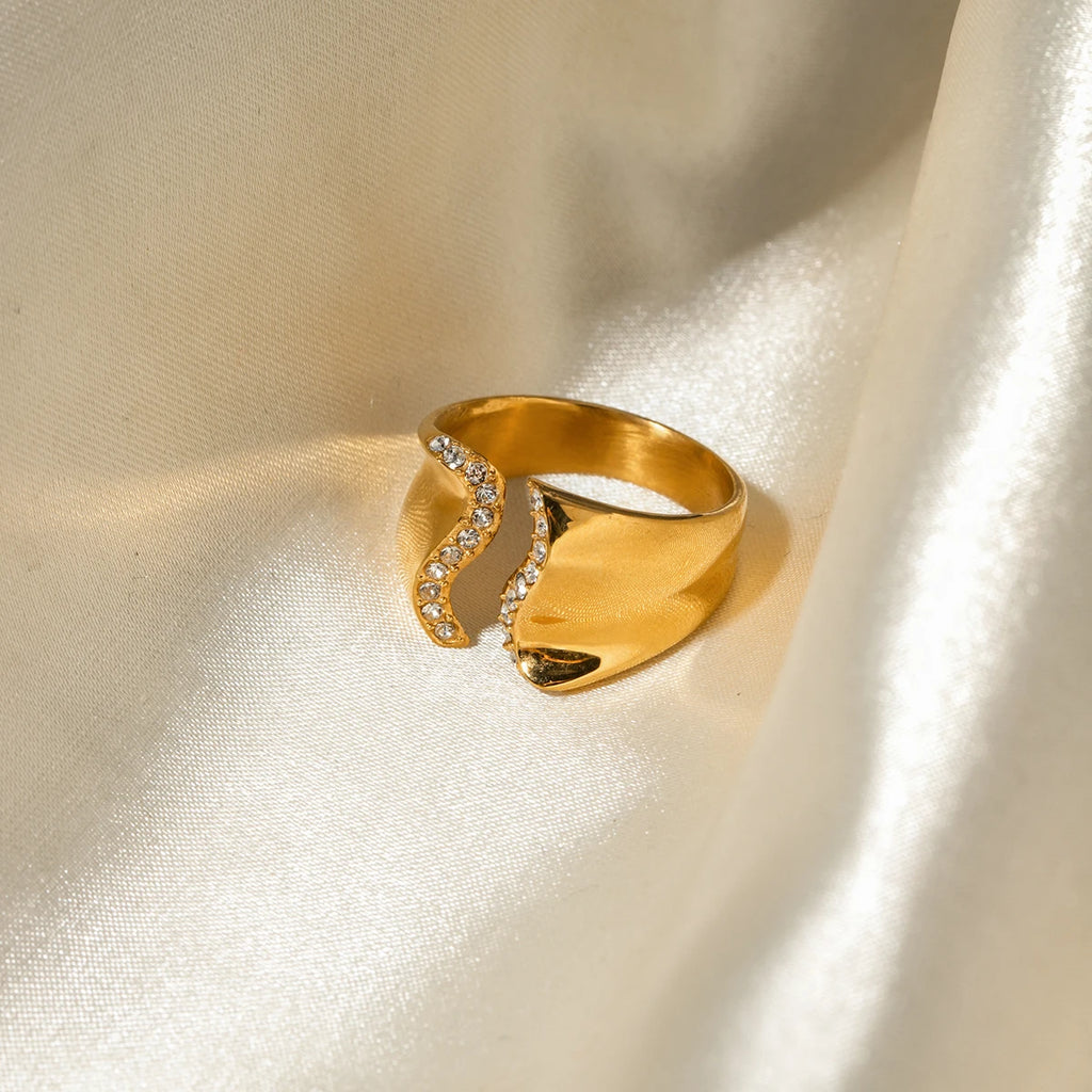 18k vergoldeter Damenring aus Edelstahl, wellenförmig, offen, mit Einlage aus Strasssteinen, Statement-Textur, klobige Ohrringe, Partygeschenk