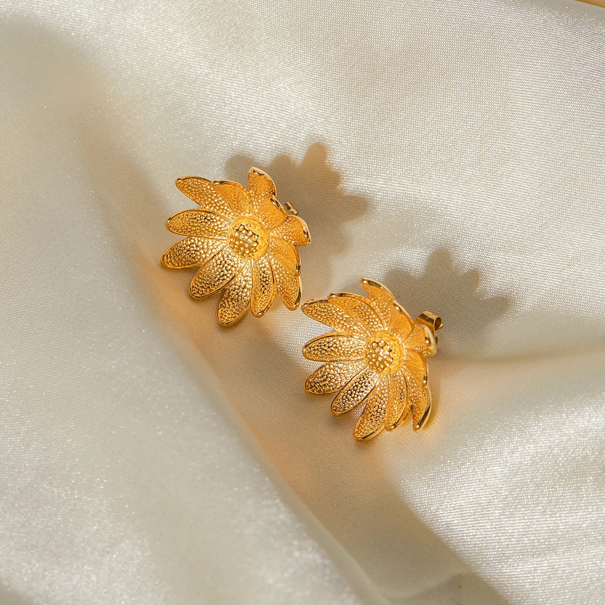 Metal Textured Stylish Unique Small Daisy Flower Design Earrings Stainless Steel 18k Gold Plated Women Holiday Jewelry