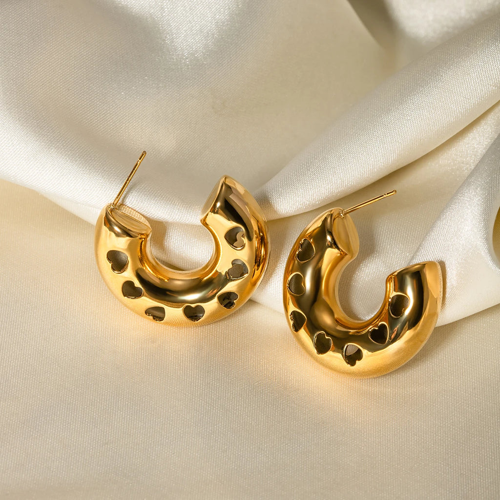 Rustfrit stål højkvalitets 18K forgyldt buttet C-formet Love Heart hule ørestikker Minimalistiske rustsikre charmesmykker