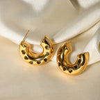 Rustfrit stål højkvalitets 18K forgyldt buttet C-formet Love Heart hule ørestikker Minimalistiske rustsikre charmesmykker