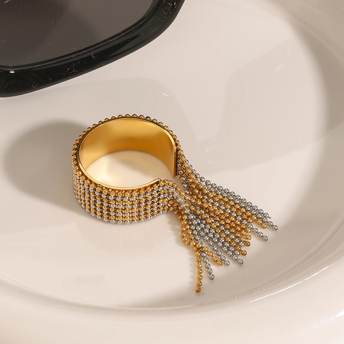 18K vergoldeter Charm geschichteter runder Perlenquasten offener Ring Damen Edelstahl antiallergischer Schmuck Vanity Fair Party Geschenk