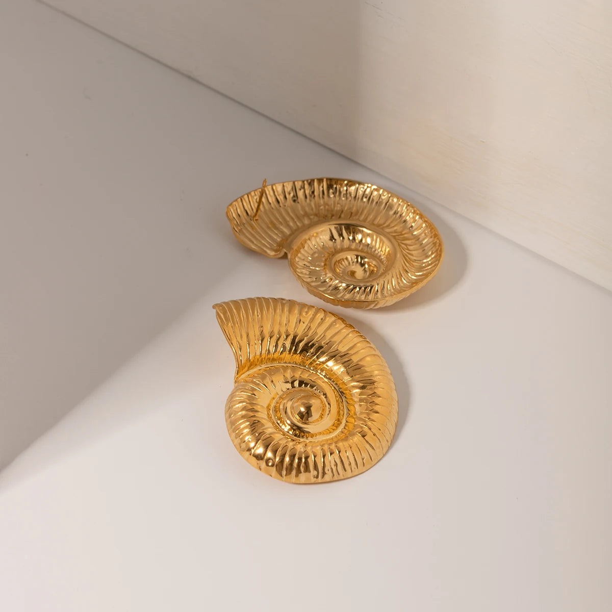 18K forgyldt rustfrit stål Chunky Conch Stud Øreringe Metal Tekstur Vandafvisende Hypoallergene Finpolerede smykker