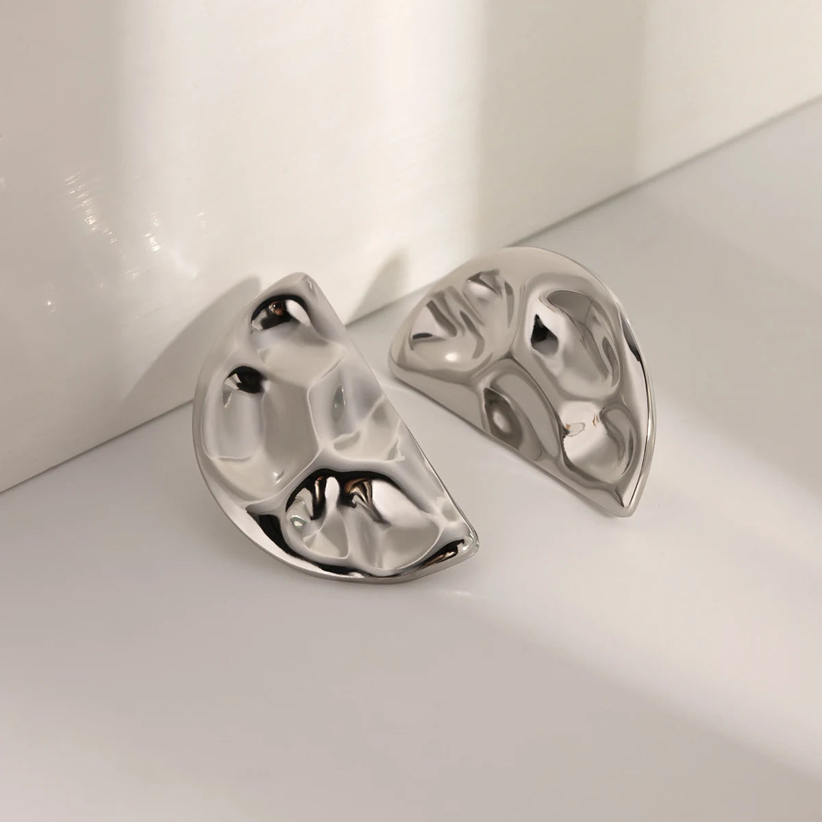 18K guld PVD-belagt rustfrit stål Elegant Hammer Grain Halvrund Linser Symmetri Øreringe Kvinder Statement Bijoux Femme Gift