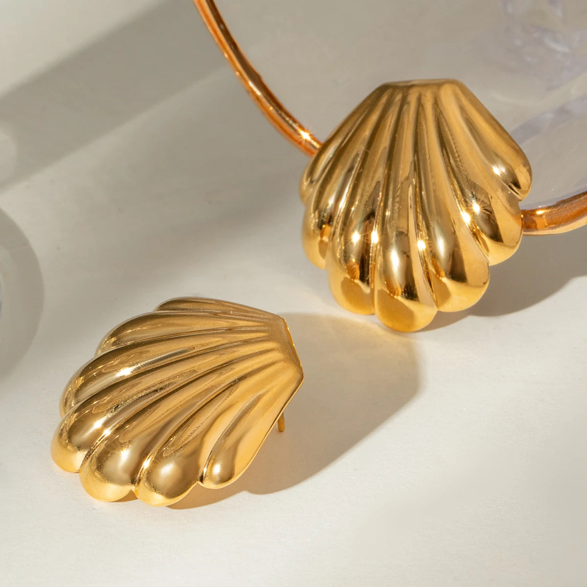 18K vergoldete Edelstahl-Ohrringe mit glatter, pummeliger Oberfläche, Damen Charms, Metallstruktur, wasserdichter Schmuck, Gala-Geschenk