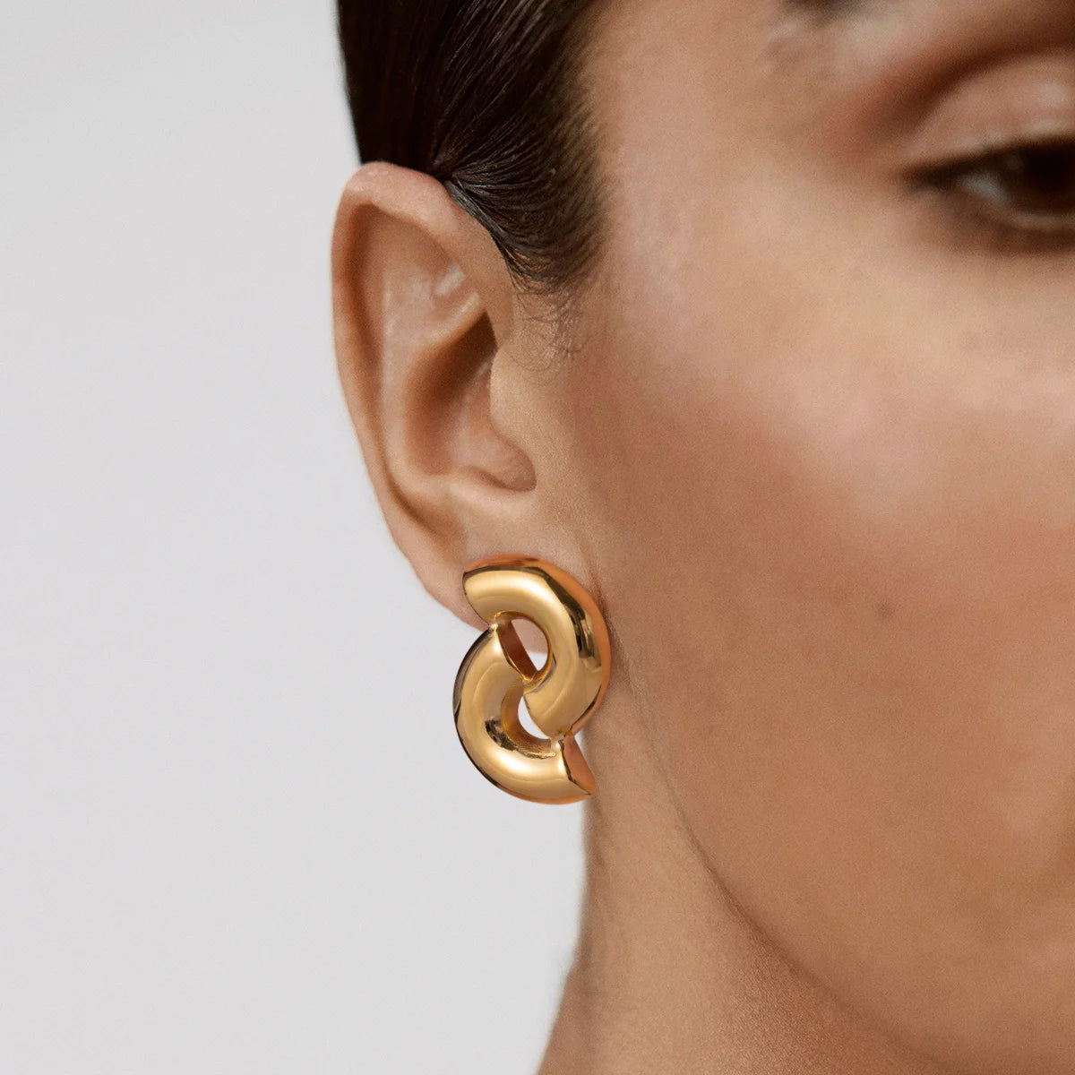 18 karat forgyldt delikat rustfrit stål Halvcirkel interlaced design øreringe lyse hyggelige rustsikre Bijoux Femme gallagave