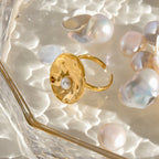 Minimalistischer 18K PVD-beschichteter Edelstahl runder Hammerkorn konkaver offener Ring leichter gemütlicher Damenschmuck mit Charme und Statement