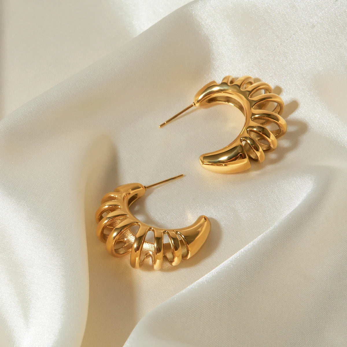Rustfrit stål 18 karat forgyldt delikat C-formet line hule øreringe lyse hyggelige rustsikre Bijoux Femme gallagave