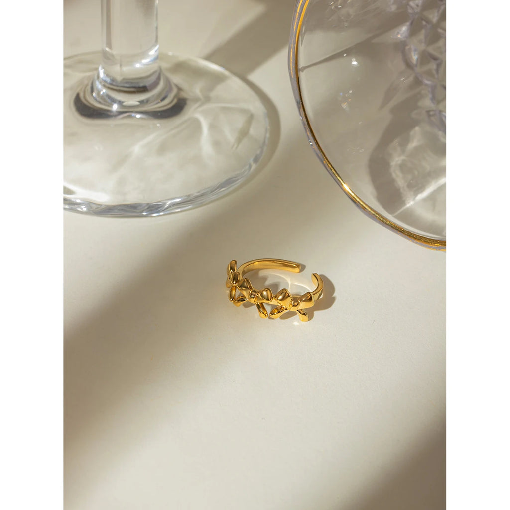 Exquisiter 18K PVD-beschichteter Edelstahl, zarter offener Ring mit drei Schleifen, Damen, hochwertige Charme, stilvoller Schmuck