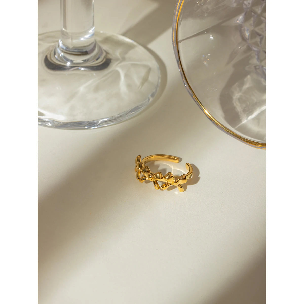 Exquisiter 18K PVD-beschichteter Edelstahl, zarter offener Ring mit drei Schleifen, Damen, hochwertige Charme, stilvoller Schmuck