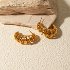 Kolczyki ze stali nierdzewnej pozłacane 18k złotem, delikatne, w kształcie litery C, ażurowe, lekkie, przytulne, odporne na rdzę, biżuteria damska, prezent na galę