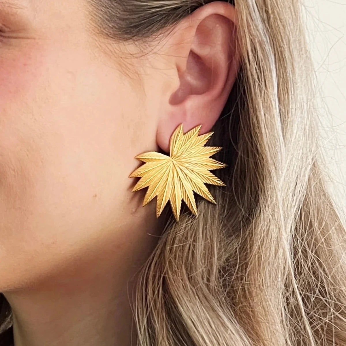 Creative 18k Gold Plated Stainless Steel Retro High-end Maple Leaf Design Earring Women Personalized Rust Proof Jewelry