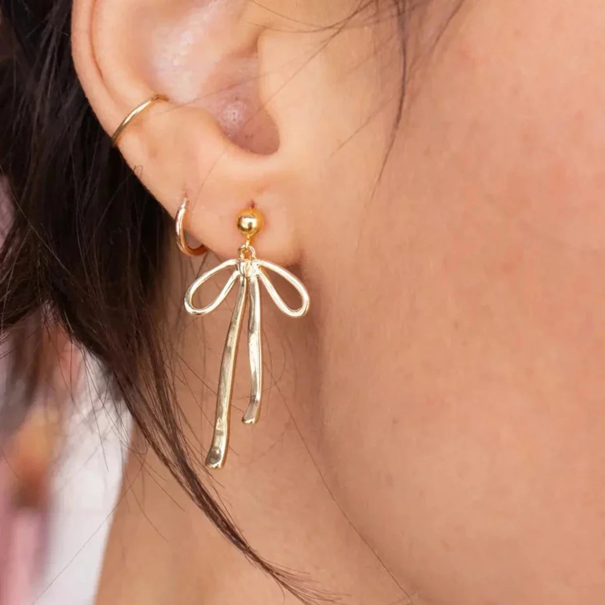 ヴィンテージ ステンレススチール 18K ミニマリスト 蝶結び ピアス 吊り下げ 丸ビーズ 錆びない 魅力的な 女性用ジュエリーアクセサリー