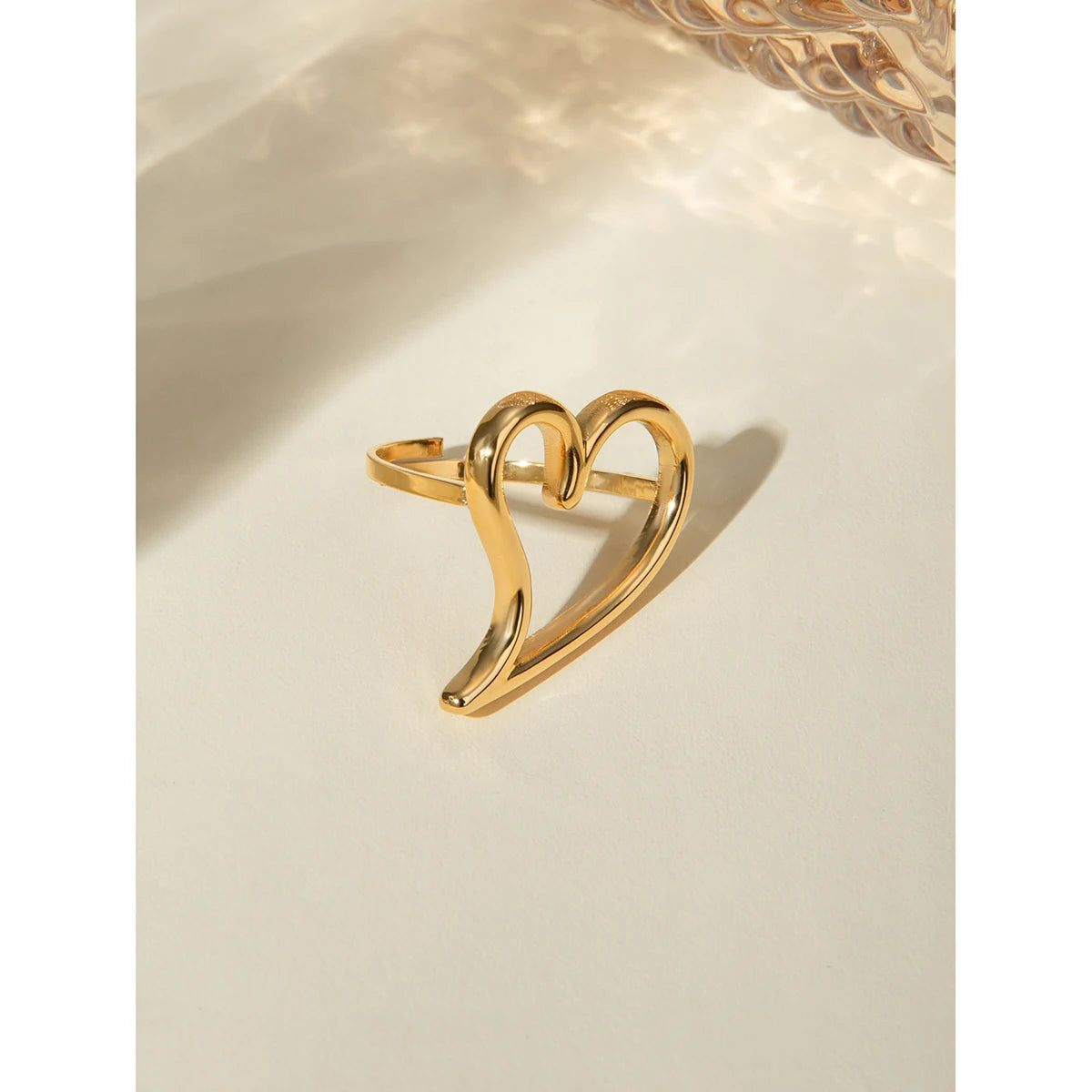 Stainless Steel Smooth Hollow Big Love Heart Ring 18K Gold Plated Rust Proof Free Temperament Charm Jewelry Bijoux for Women
