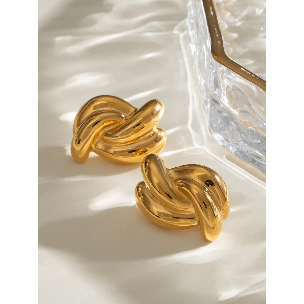 18K forgyldt rustfrit stål Cross Design Knot Øreringe Kvinder Metal Vandtæt Mode Charm Daglig smykkegave