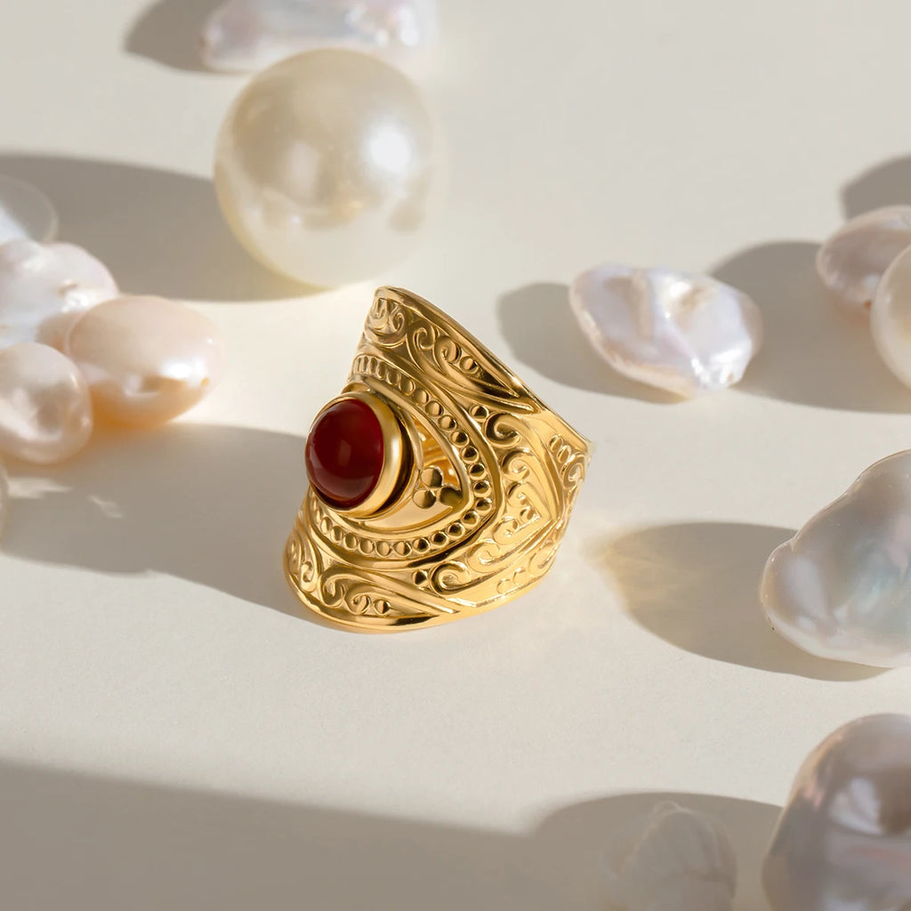 Modischer 18K PVD-beschichteter Edelstahl mit Retro-Muster, eingelegter halbgesichtiger roter Achat, offener Ring, Damen-Charm-Statement-Schmuck