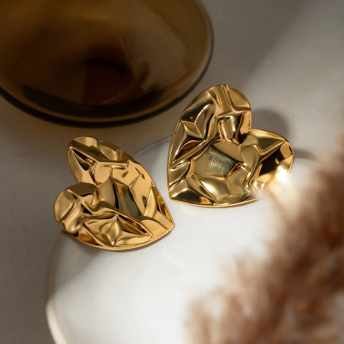 Kolczyki wkrętki ze stali nierdzewnej w stylu vintage z plisowanym sercem miłości, powlekane PVD 18k, wysokiej jakości, z urokiem wolnego temperamentu, biżuteria dla kobiet