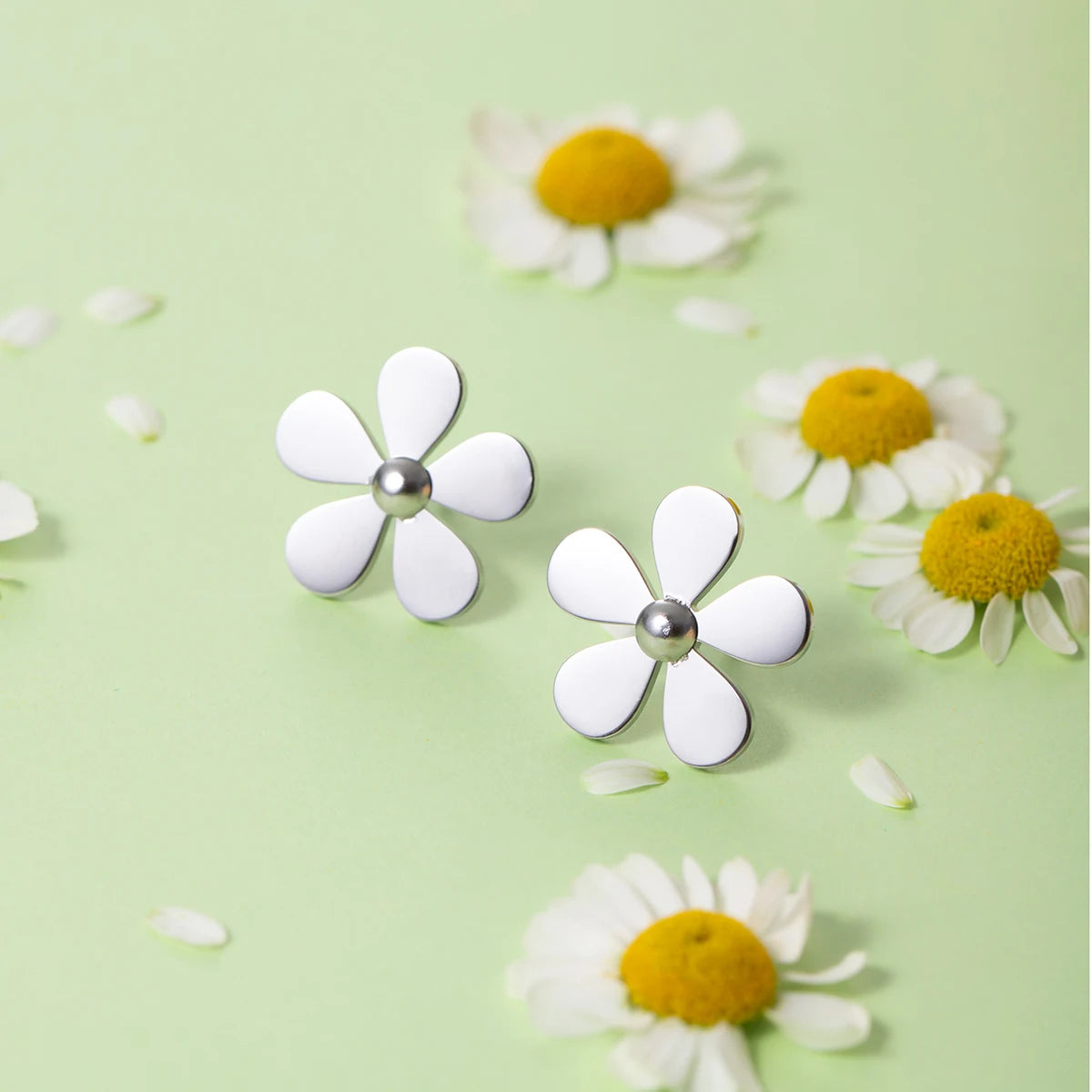 Light Luxury 18K Gold PVD Plated Stainless Steel Elegant Five-petal Flower Small Daisy Earrings Women Statement Charming Jewelry