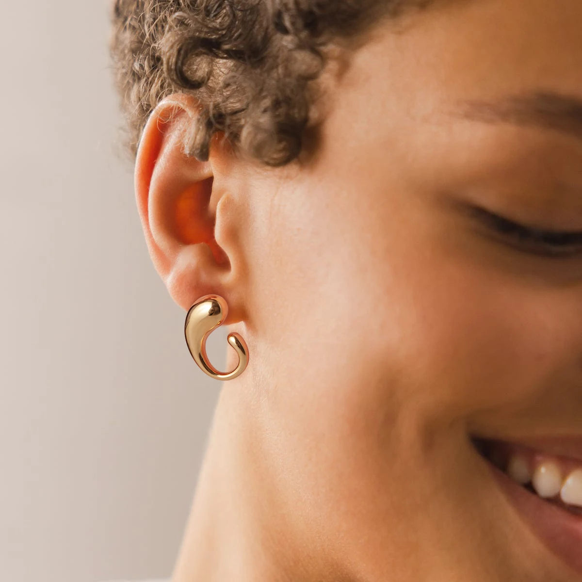 18k vergoldete, zarte Ohrringe aus Edelstahl in Wassertropfenform, leicht, gemütlich, rostfrei, temperamentvoll, Bijoux Femme Gala Geschenk