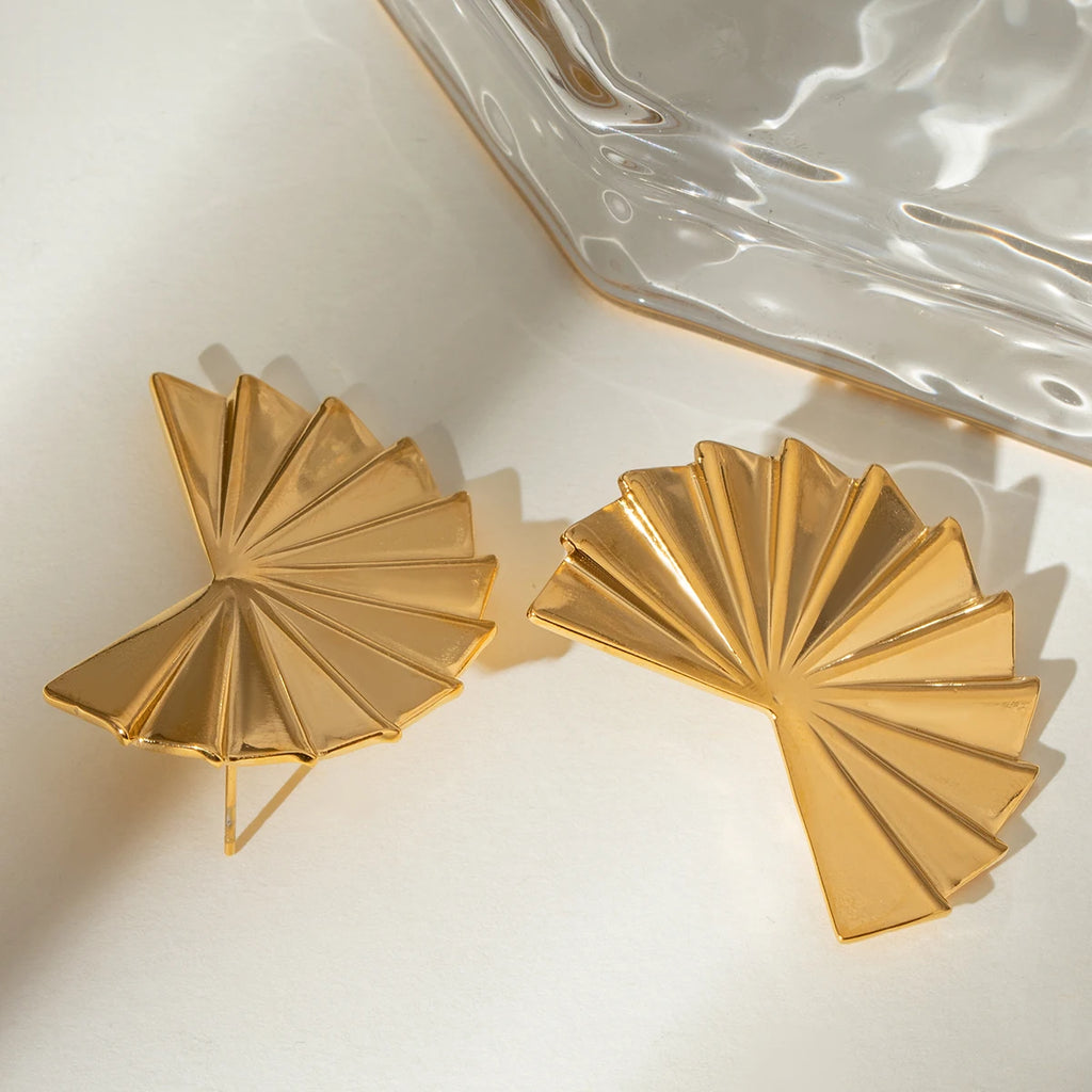 18K goud vergulde roestvrijstalen gladde geplooide waaier-vormige oorbellen dames charms metalen textuur waterdichte sieraden gala cadeau
