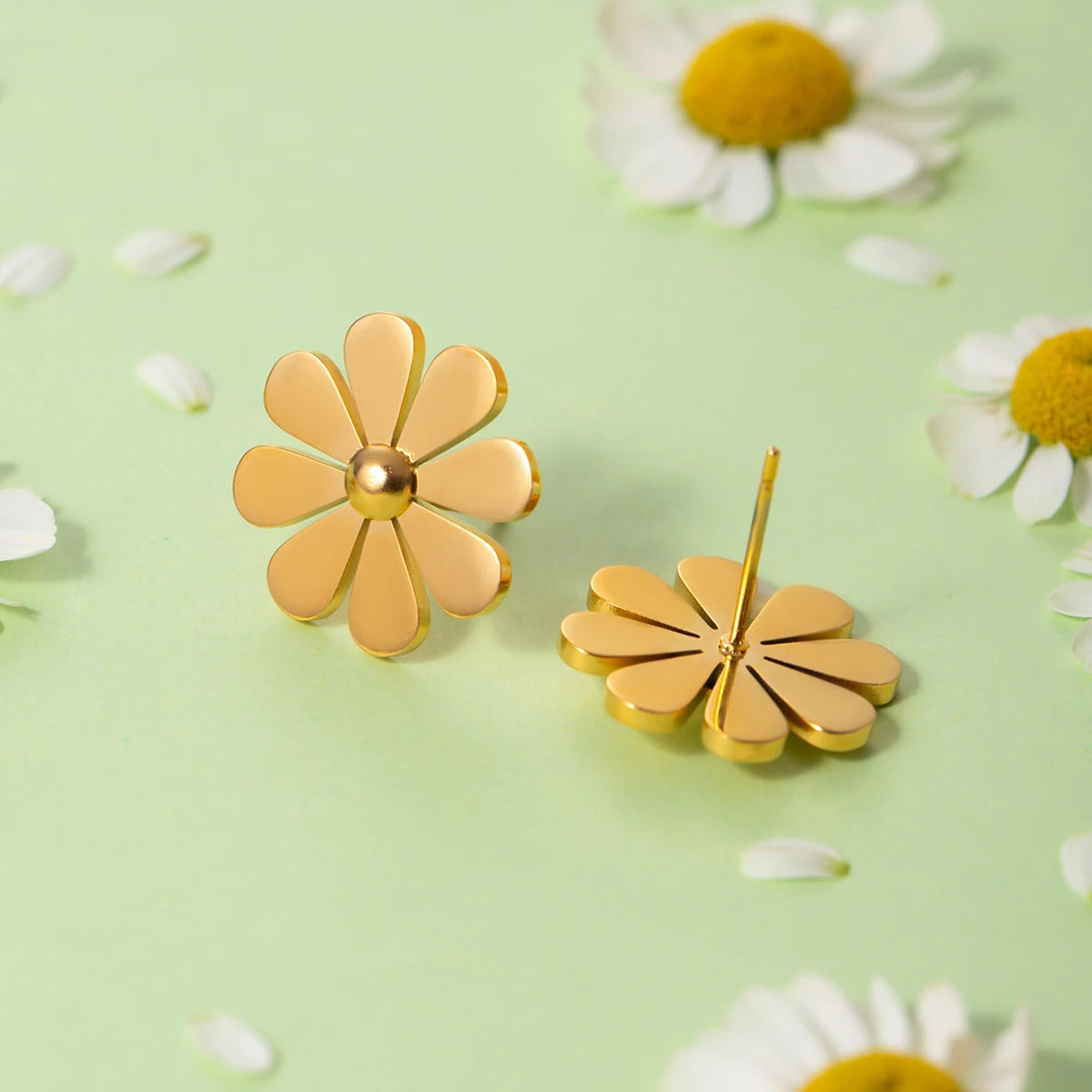 Zomer Roestvrij Staal Licht Luxe 18K PVD Geplateerd Achtbladige Bloem Kleine Madelief Oorknopjes Dames Statement Sieraden