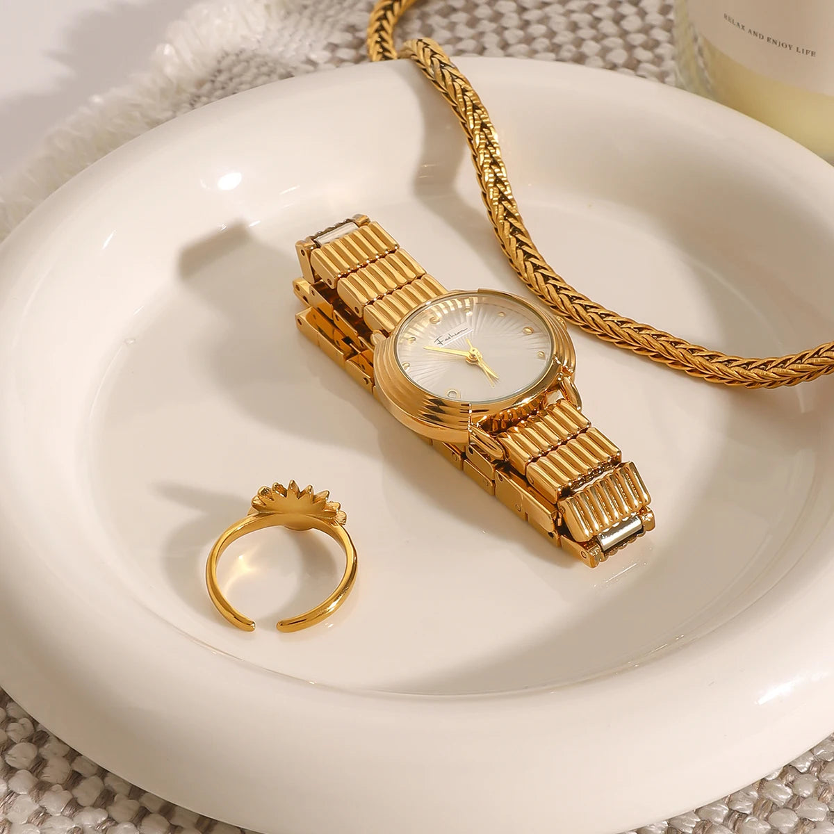 Minimalistischer 18k vergoldeter Edelstahl Hochwertiger Diamant Sonnenförmiger Ring für Frauen Allergieprävention Charmschmuck Gala Geschenk