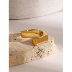 Anello incrociato geometrico in stile INS leggero e accogliente placcato in oro 18k, misura 7, donna, acciaio inossidabile, gioielleria statement anti allergica