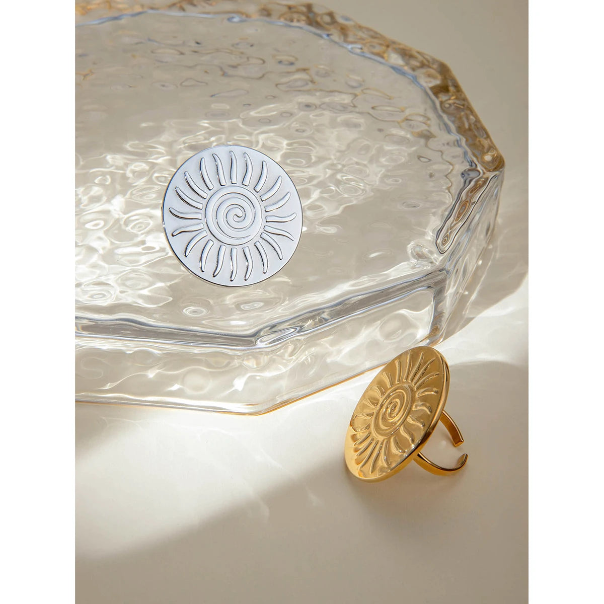 Uitzonderlijke 18K PVD-geplateerde roestvrijstalen delicate ronde middelste zonnebloem open ring dames hoge kwaliteit charme stijlvolle sieraden