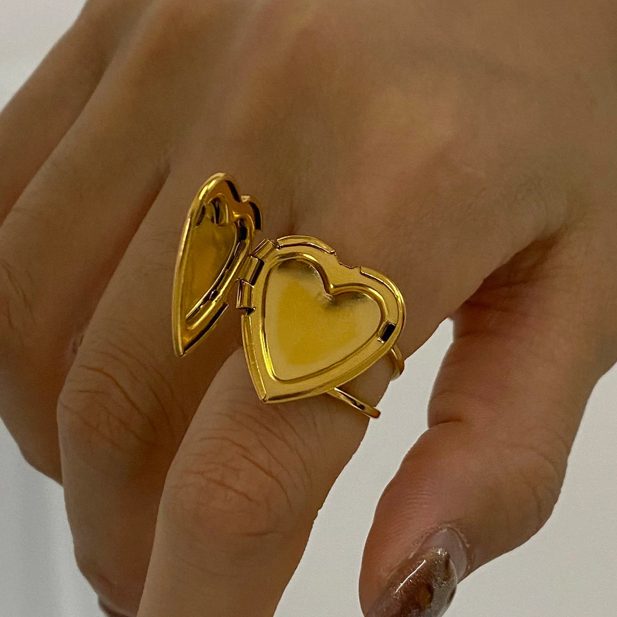 18K Gold Plated Charm Romantic Pattern Love Heart Photo Box Adjustable Open Ring Women Anti Allergic Gala Gift Jewelry