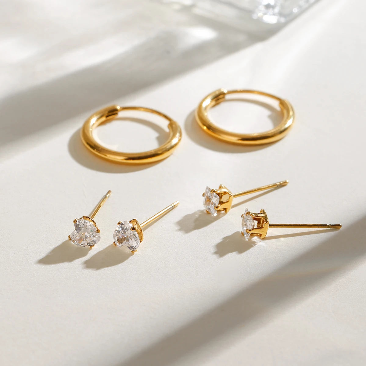 3 par pr. kort rustfrit stål hvid zirkon med almindelige cirklede øreringe 18K PVD-belagte anti-allergiske rustsikre smykker