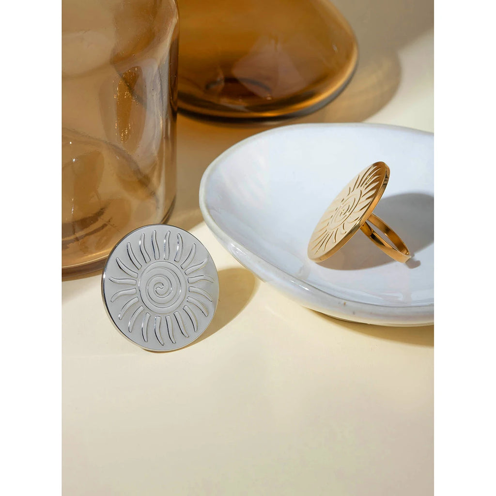 Uitzonderlijke 18K PVD-geplateerde roestvrijstalen delicate ronde middelste zonnebloem open ring dames hoge kwaliteit charme stijlvolle sieraden