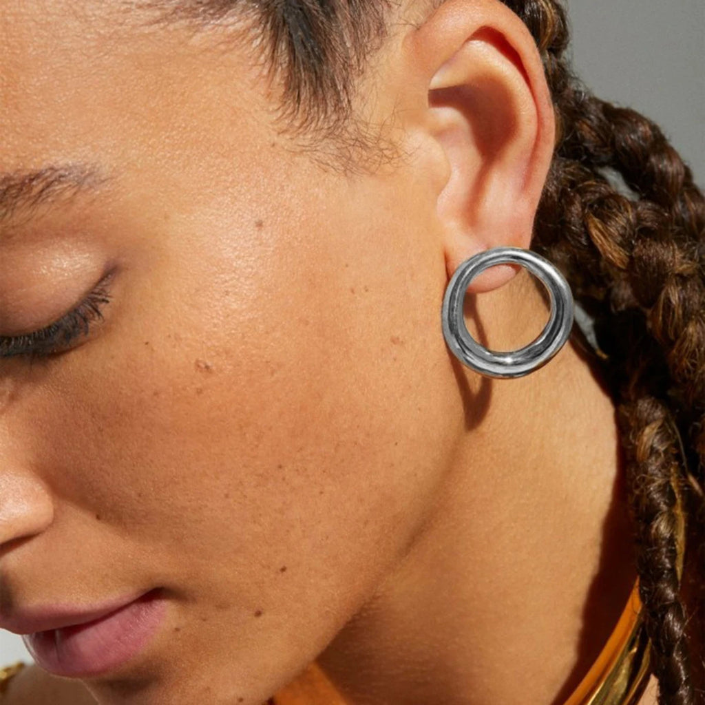 18k forgyldt rustfrit stål runde hule glatte øreringe Metaltekstur Personlig anti-allergisk charme Chic smykkegave