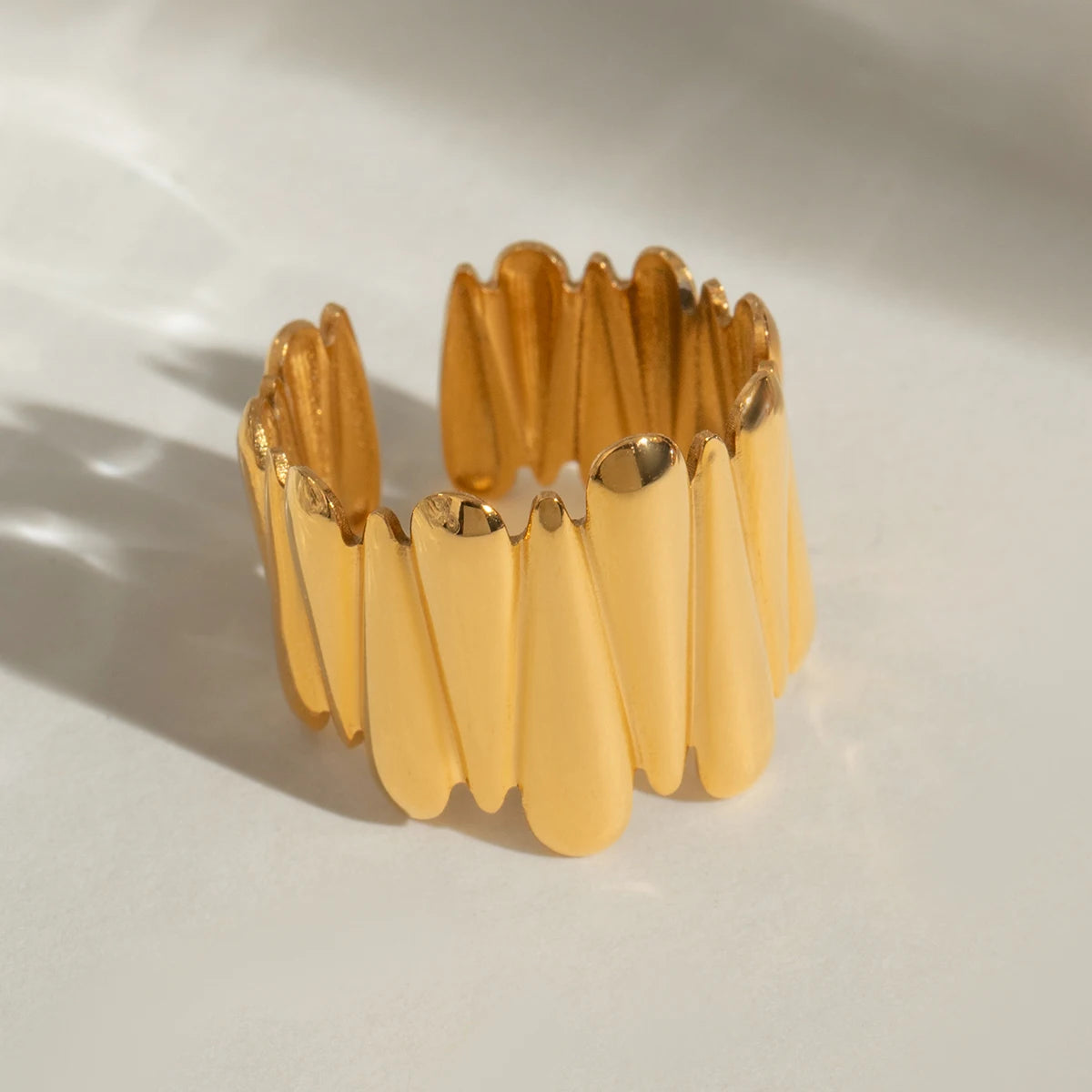 Minimalistische 18K Goud Vergulde Roestvrijstalen Glanzende Waterdruppel Kruis Ontwerp Open Ring Dames Dagelijks Metalen Textuur Modieuze Sieraden