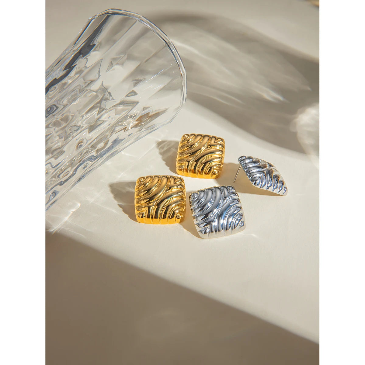 18K PVD-beschichtete trendige Ohrringe aus Edelstahl in quadratischer Form mit Muschelstruktur, wasserdicht, Schmuckanhänger für Frauen, Gala-Geschenk