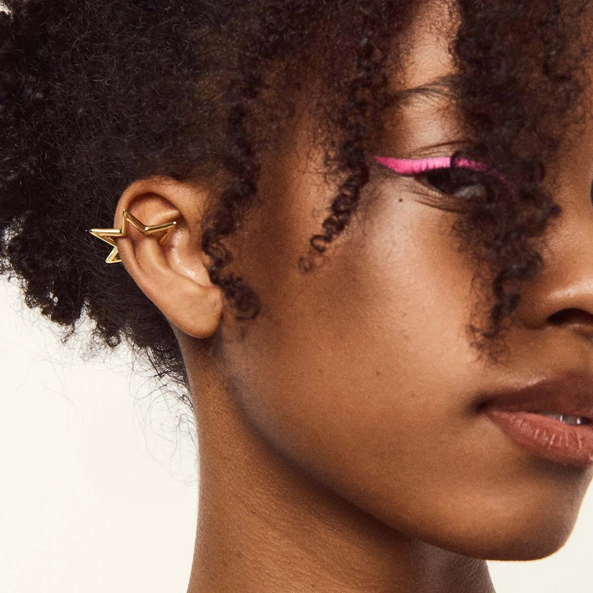 Sommerlys luksus 18K forgyldt rustfrit stål med hakket stjerne øreclips poleret metal statement tekstur mode smykker