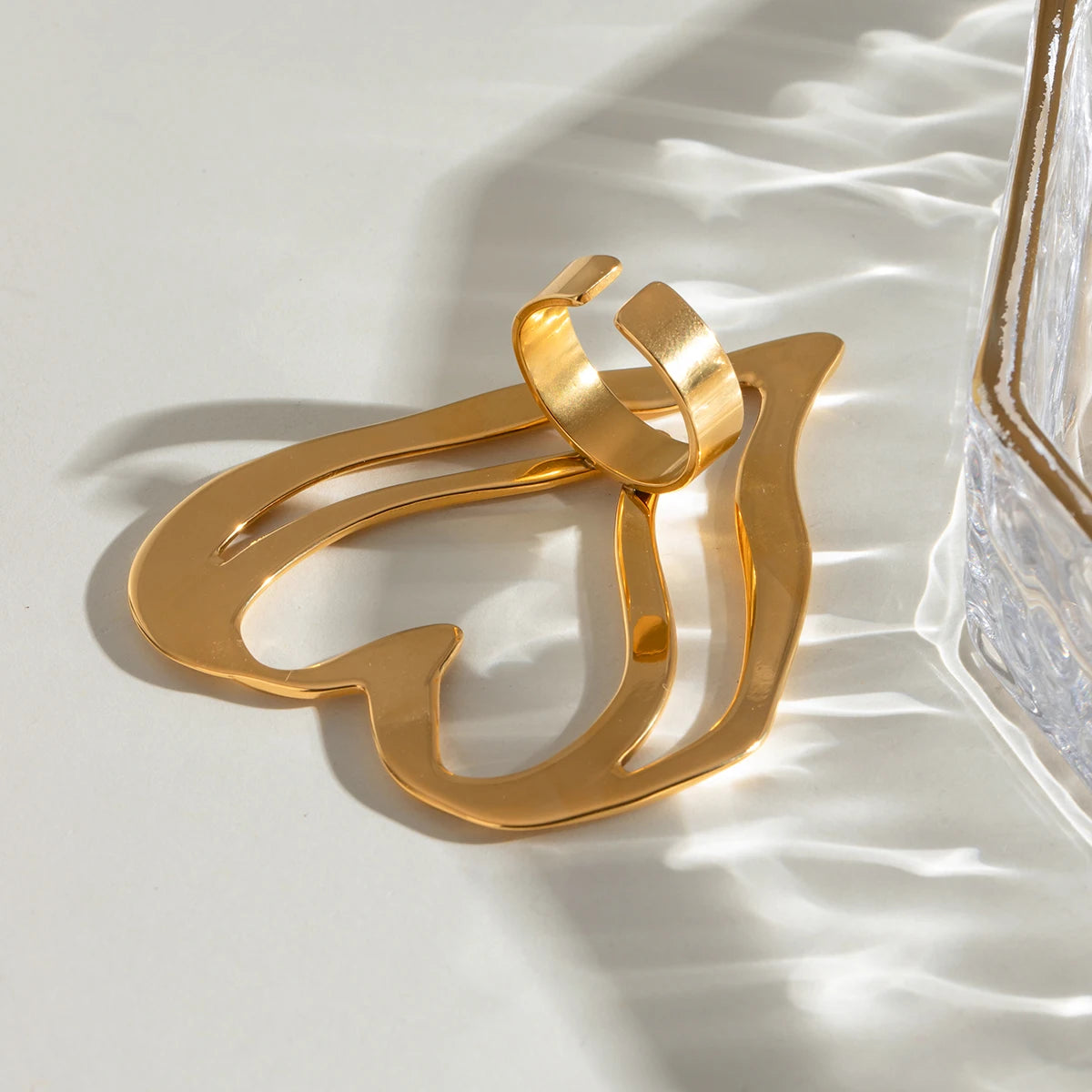 Geometrisch doppellagiger hohler Liebesherz-Öffnungsring aus Edelstahl, 18K PVD-beschichtet, allergiepräventiver Schmuck