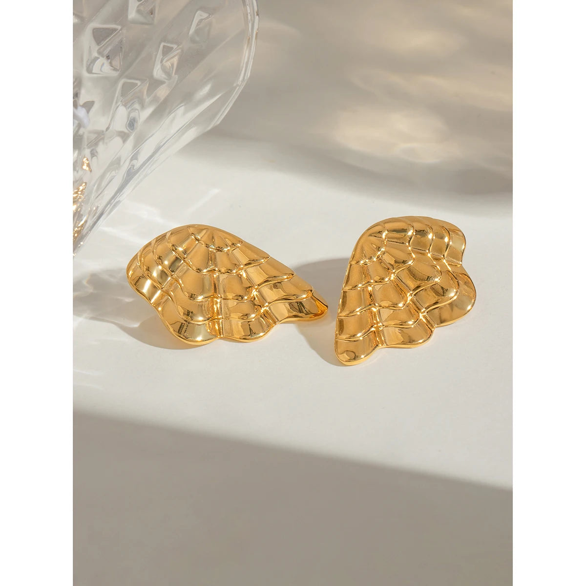 Vandtætte 18K forgyldte rustfrit stål geometriske blanke ribbede vingeøreringe Kvinder Højkvalitets mode attraktive smykker
