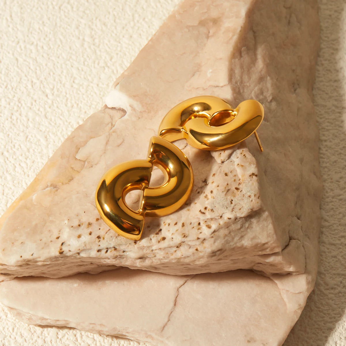 18 karat forgyldt delikat rustfrit stål Halvcirkel interlaced design øreringe lyse hyggelige rustsikre Bijoux Femme gallagave