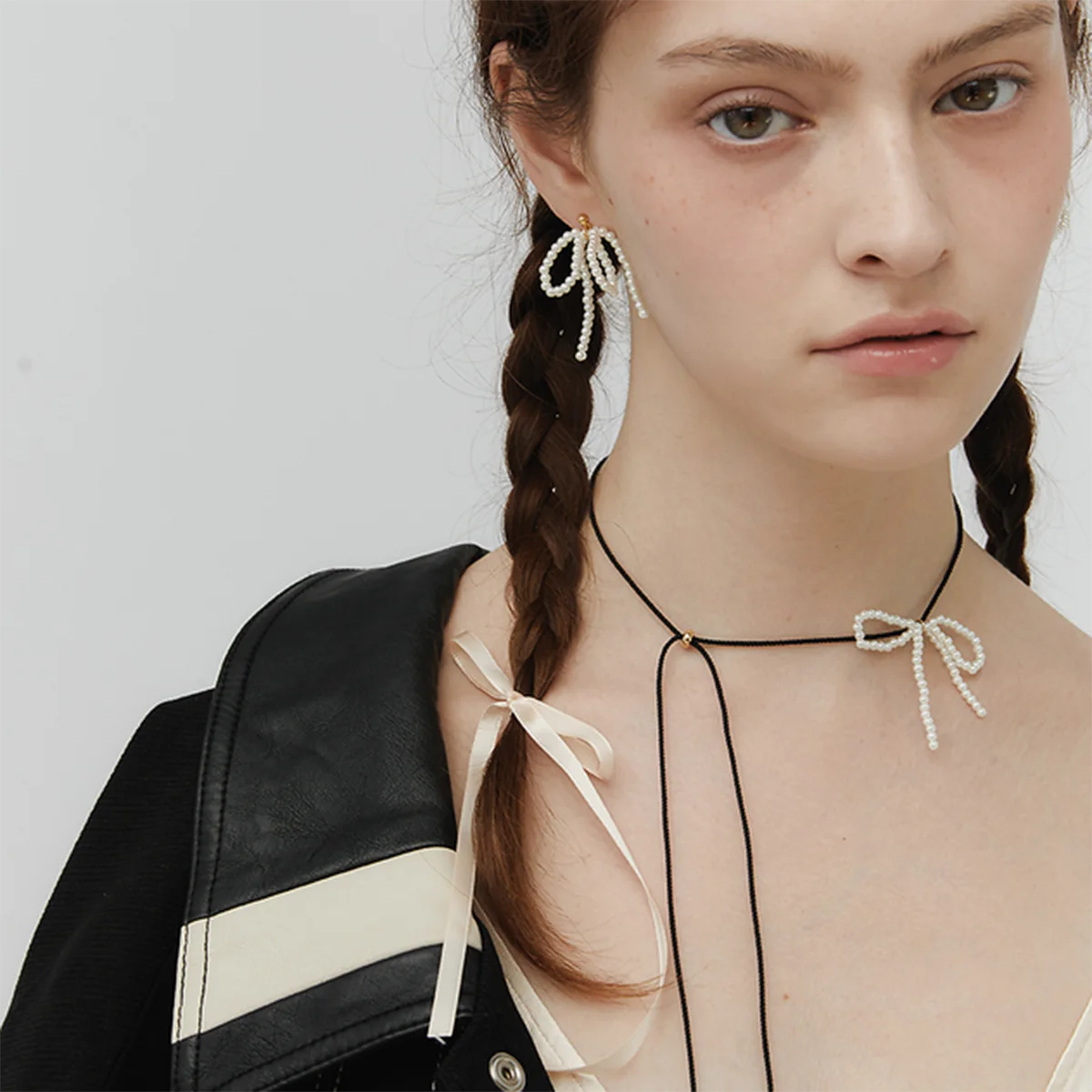 18K Vintage Edelstahl Minimalistische Sommer-Elemente Perlen Schleifenohrringe Damenmode Attraktiver Schmuck Gala Geschenk