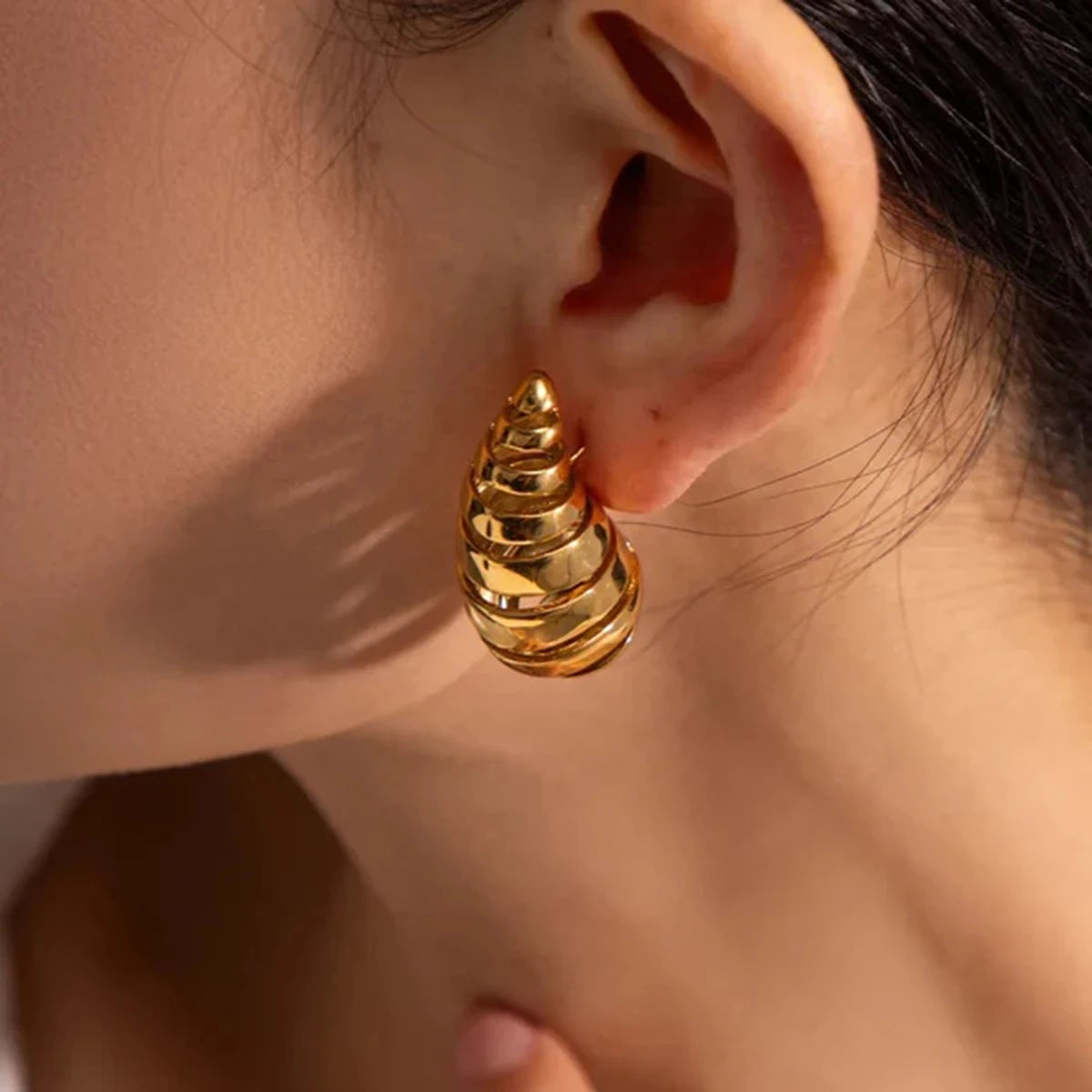 Brincos Pequenos Vazados em Forma de Gota de Água Delicados, Lisos, em Aço Inoxidável com Revestimento PVD 18K, Tendência, Charme, Joia à Prova d'Água para Mulheres Gal