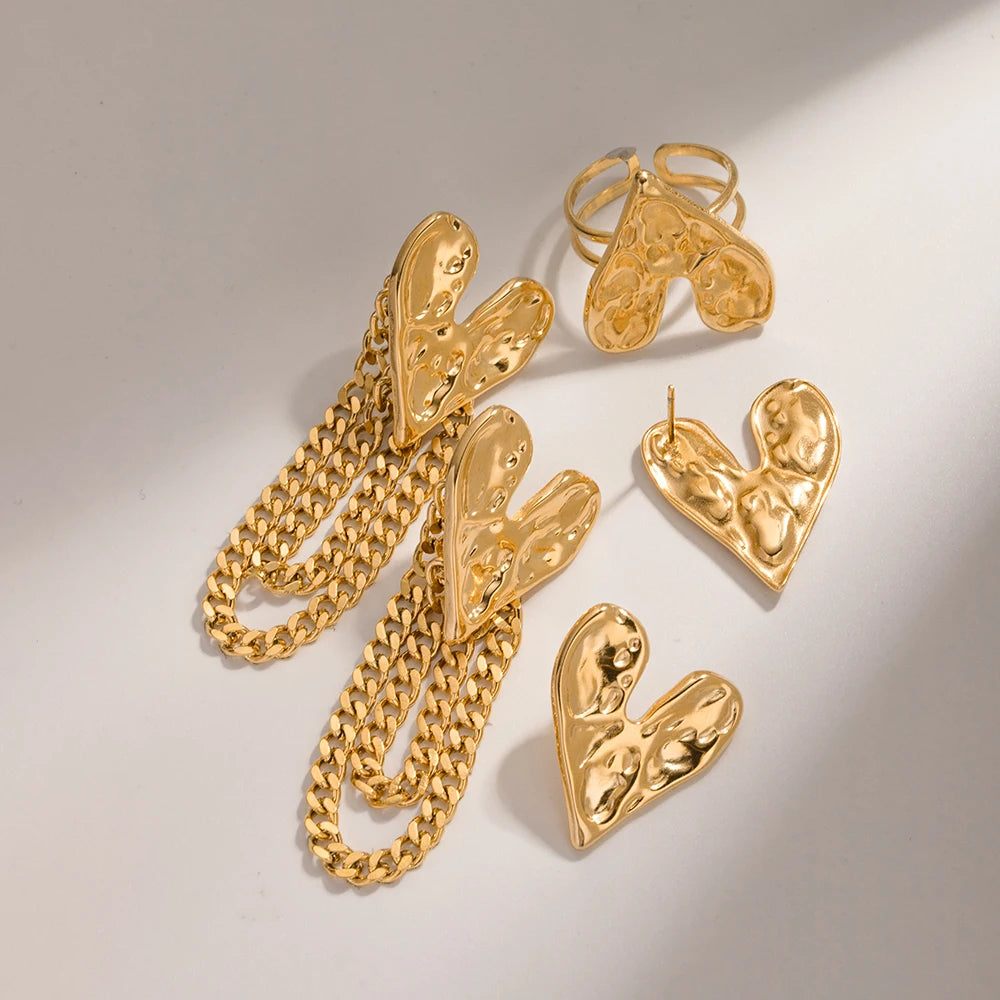 Edelstahl wasserdichter Hammerkorn-Herzring / Quasten-Stecker-Serie Charm Goldfarbe 18K PVD-beschichteter Statement-Schmuck