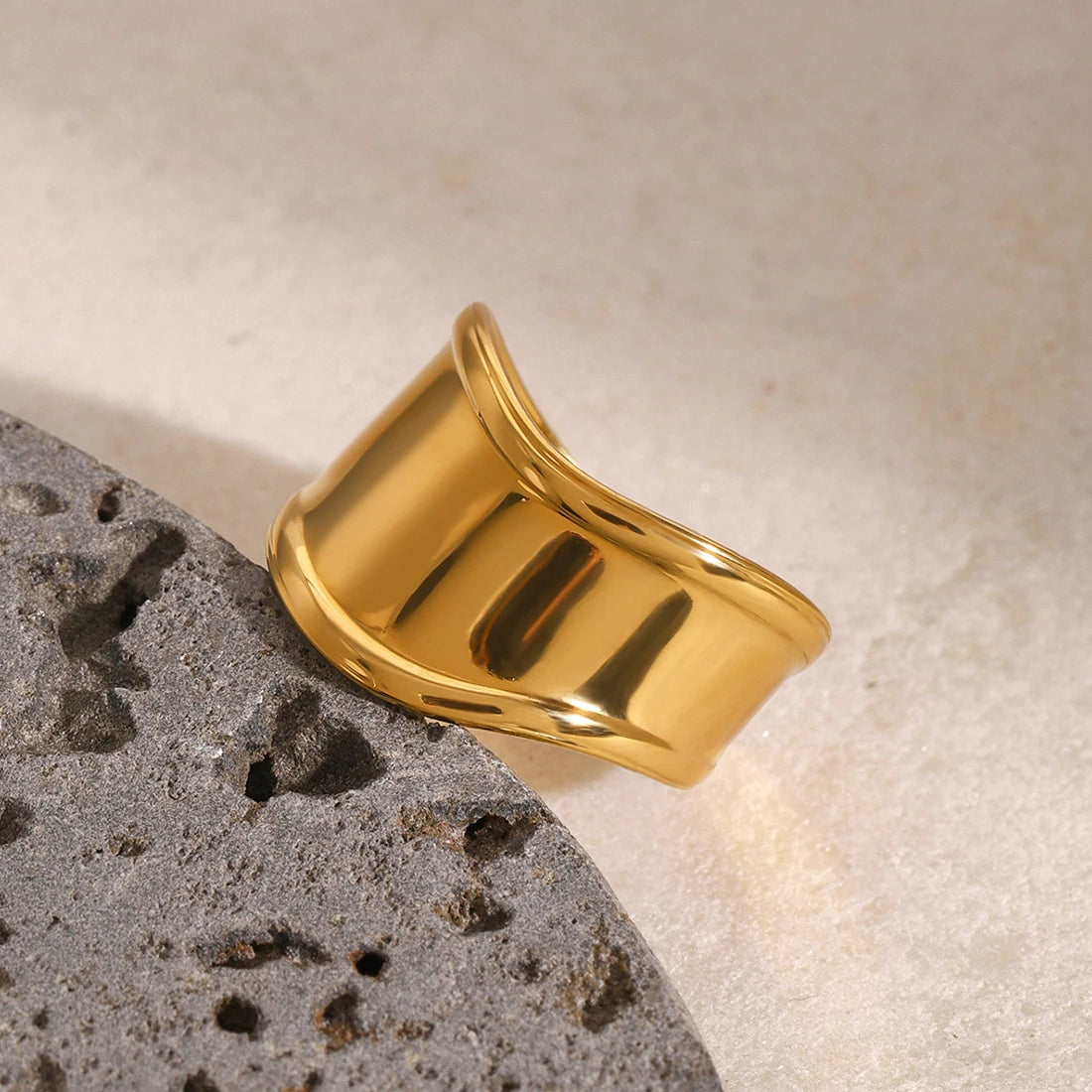 Minimalistischer 18k vergoldeter Edelstahl Hochwertiger glatter unregelmäßiger breiter offener Ring für Frauen Allergieprävention Charm Schmuck