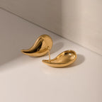 Vandtæt glat rustfrit stål Vanddråbeformede øreringe Statement Metaltekstur Populære metal 18K forgyldte smykker