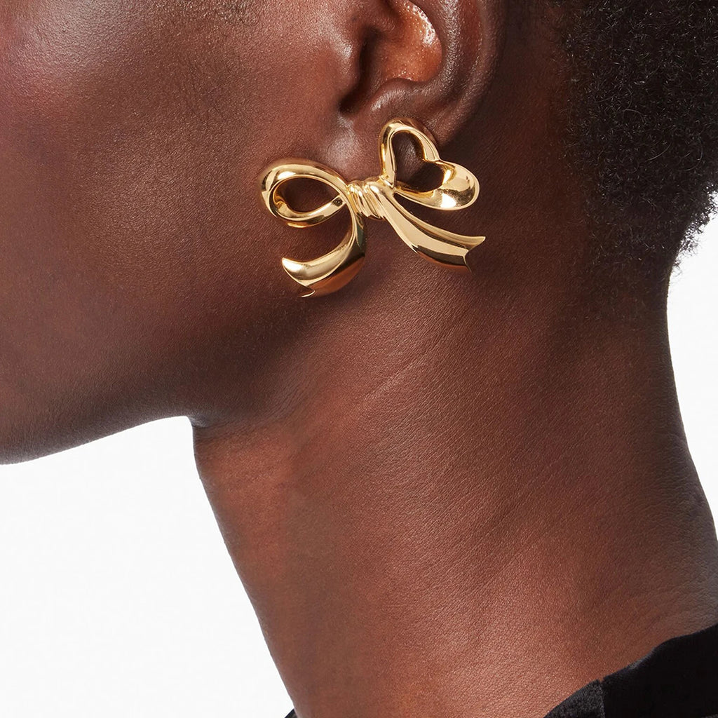 Zora 18K forgyldt rustfrit stål glatte sløjfeøreringe og øreringe, et par lette luksussmykker til kvinder