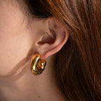 Rustfrit stål højkvalitets 18K forgyldt buttet C-formet Love Heart hule ørestikker Minimalistiske rustsikre charmesmykker