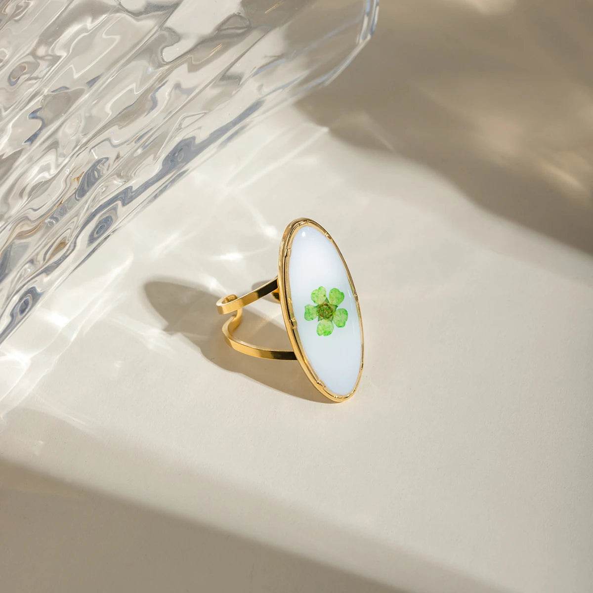 Edelstahl 18k vergoldeter Vintage ovaler getrockneter grüner konservierter Blumen-Pflaumenring wasserdicht modischer Charmschmuck Party