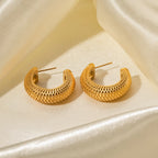 18K guldbelagt kreativ anløbsfri rustfrit stål fiskeskala tekstur C-formede øreringe metal tekstur mode smykker