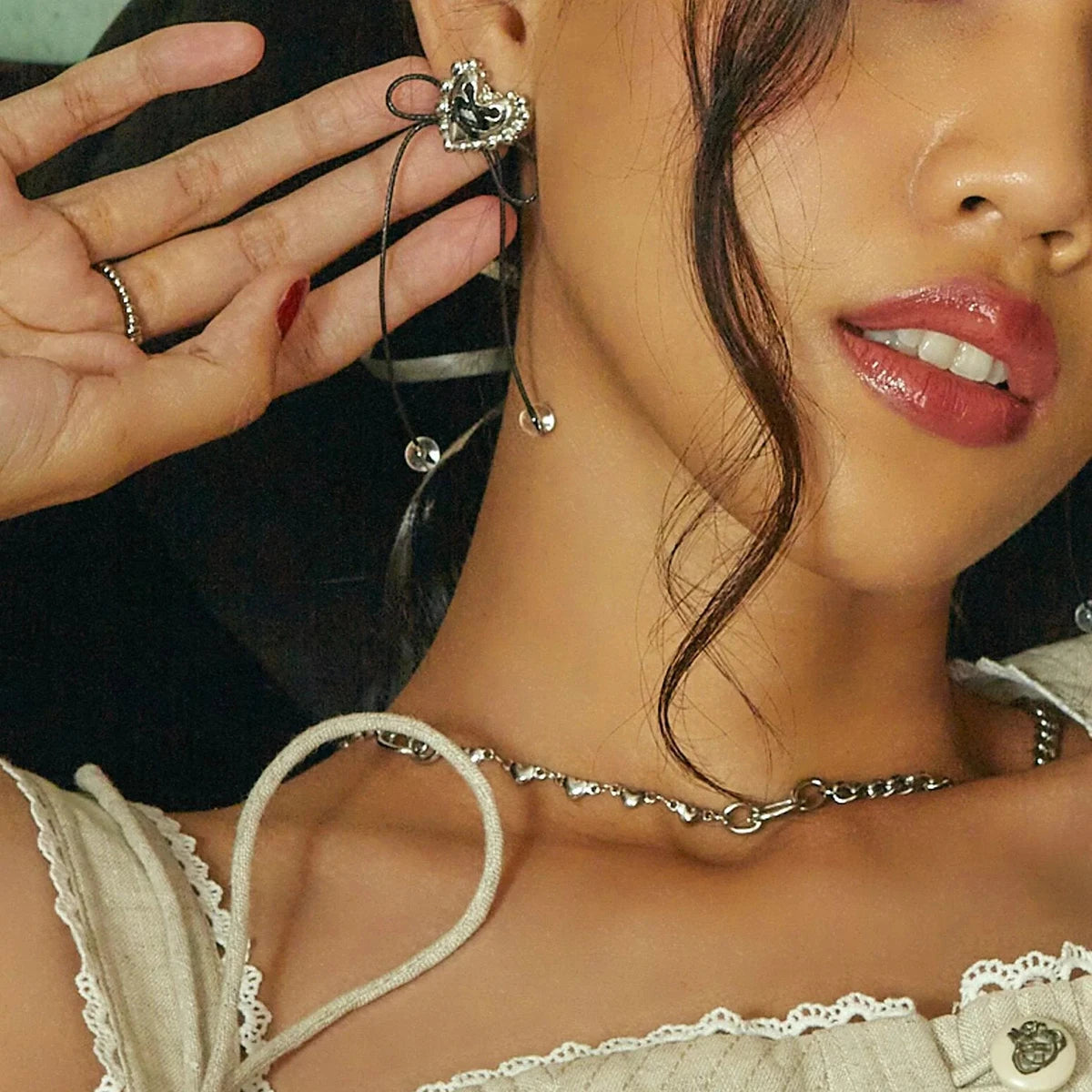 Pendientes de cordón de cera negra con corazón gótico de estilo Y2K ligero y acogedor chapado en color acero minimalista para mujer, joyería llamativa encantadora