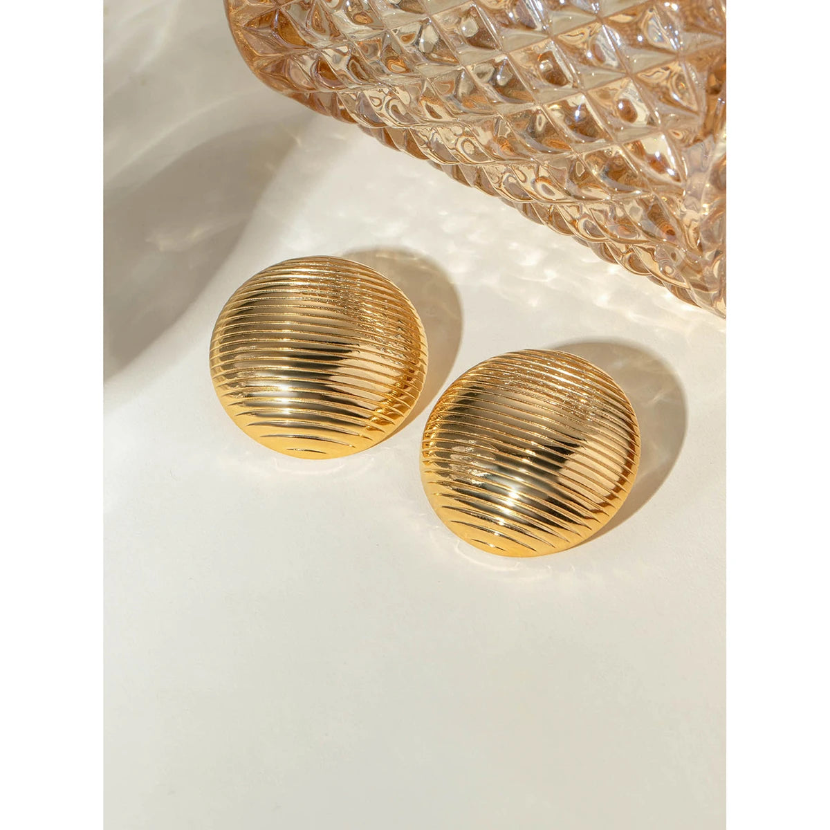 18K forgyldt metallisk geometrisk rustfrit stål vandrette striber rund type knap øreringe kvinder trendy smykker gallagave